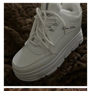 White Shoe Sneakers